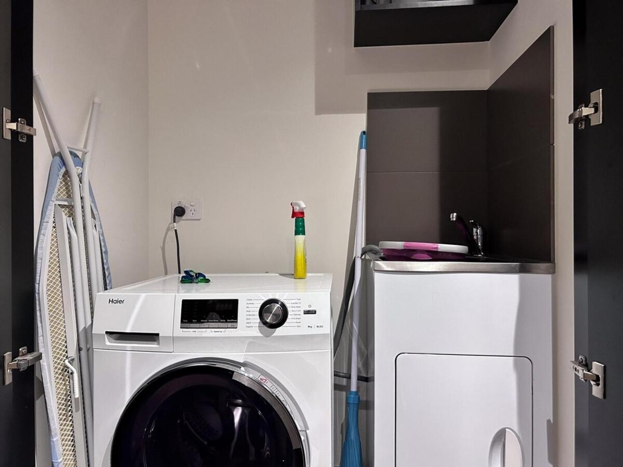 Relaxed 1Br1Ba City View Apt Wifi In Heart Melcbd Melbourne Eksteriør billede